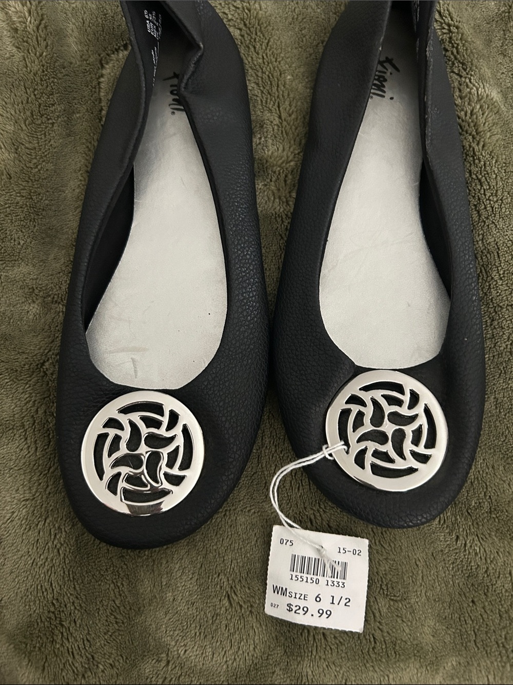 FIONI Clothing Black Ballet Flats with Silver Medallion Accent